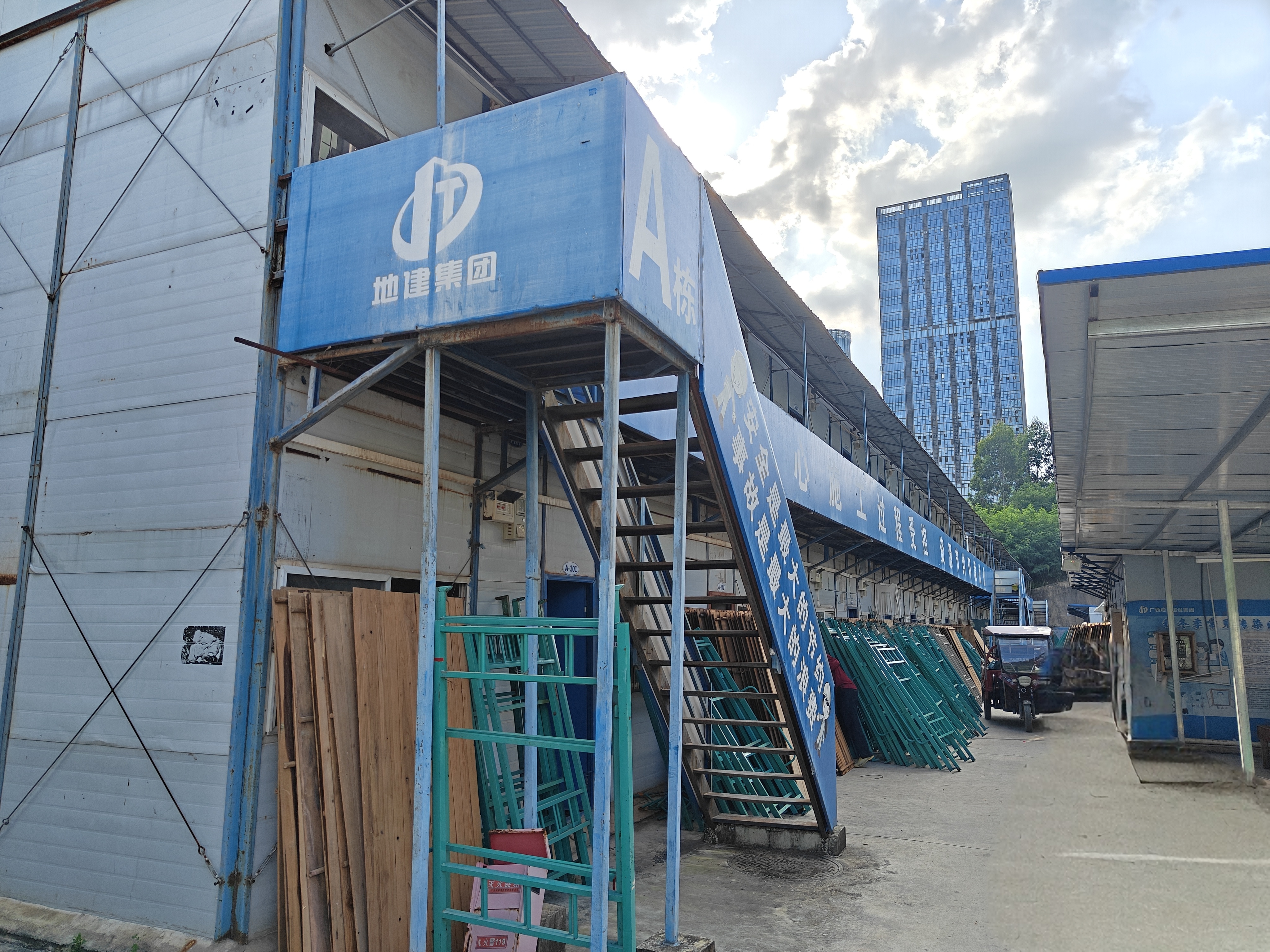 装配式临时空间市场需求激增_标准活动板房_标准活动板房合规安全特性